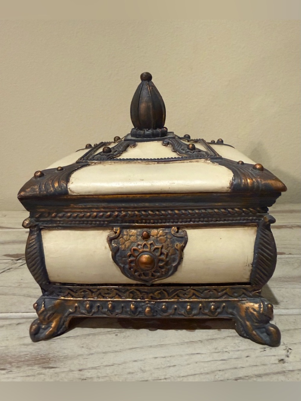 Vintage Baroque-inspired Design Jewelry / Trinket Box in Cream and Faux Bronze
